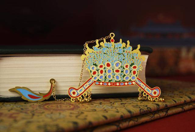 3个月卖了近8万个!揭秘国博凤冠冰箱贴