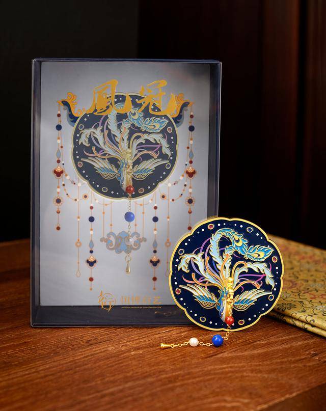 3个月卖了近8万个!揭秘国博凤冠冰箱贴