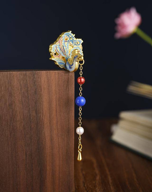 3个月卖了近8万个!揭秘国博凤冠冰箱贴