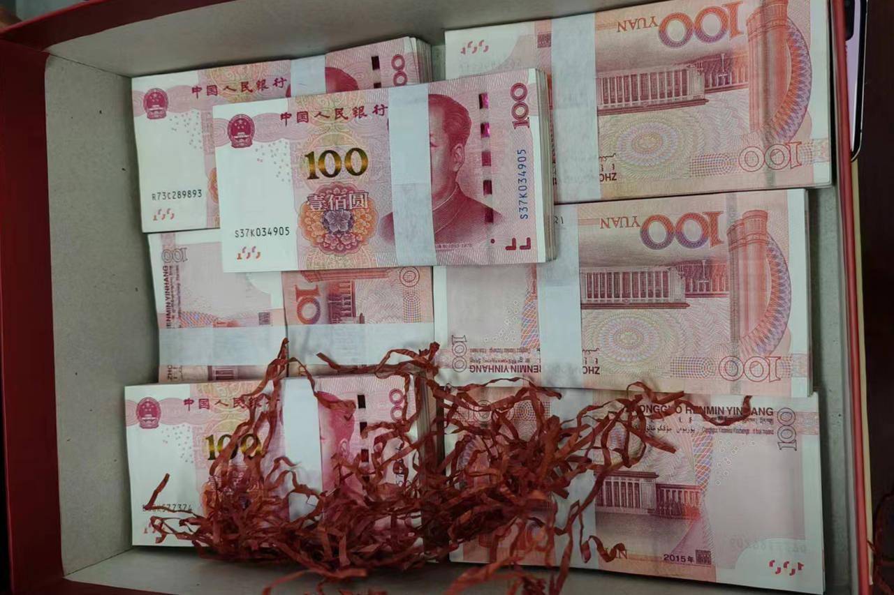 热水壶和“喜糖”里藏着大把现金,浙江多地已发生,警方提醒:司机请警惕
