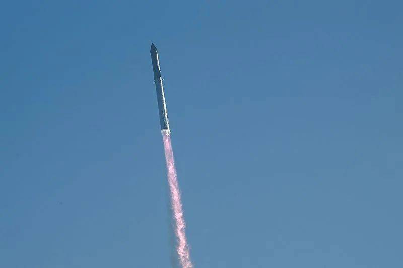 刚刚！“星舰”试飞成功，特朗普亲临现场