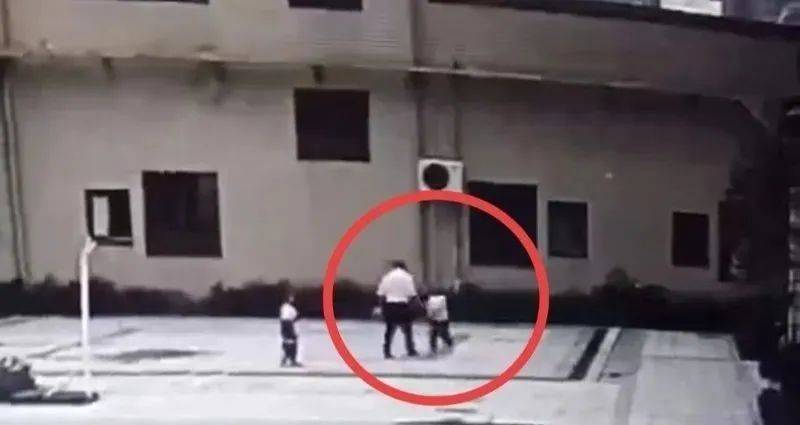 广西贺州一公职人员殴打6岁男童,被行拘后拒道歉!所属单位回应