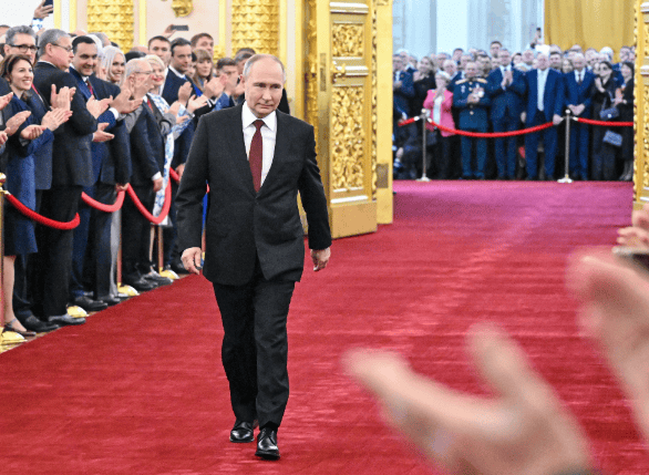 俄政坛大地震,普京突然登机离国,拉着邻国达成重要合作!果然不简单