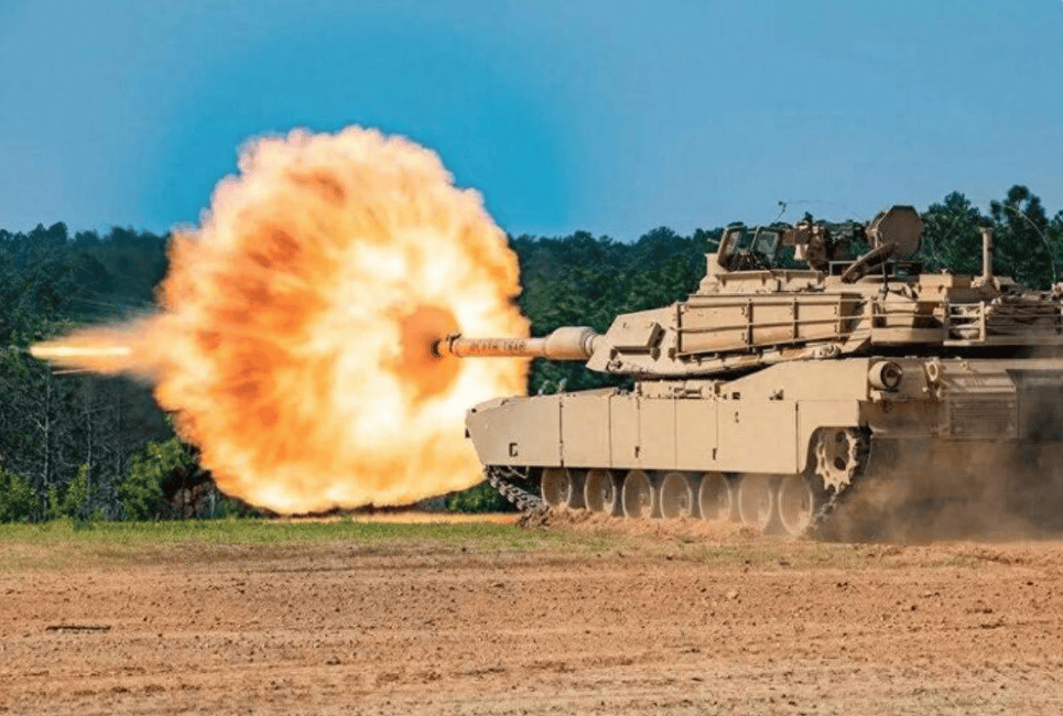 赌解放军不会动真格?美国军火运输船启动,主战坦克抵达台湾