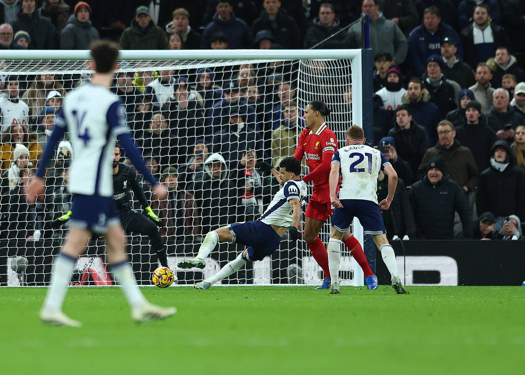 互捅局!英超-萨拉赫2射2传 利物浦6-3热刺获圣诞冠军