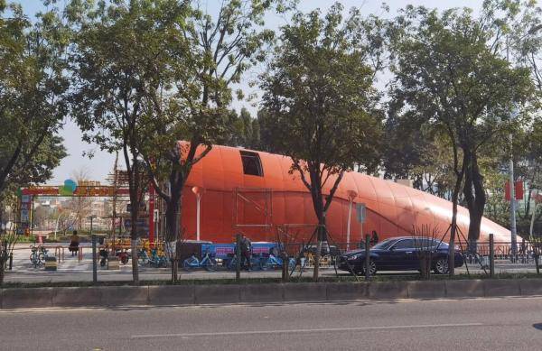 地铁出入口装修设计外形引发争议,广州地铁:已进行拆除