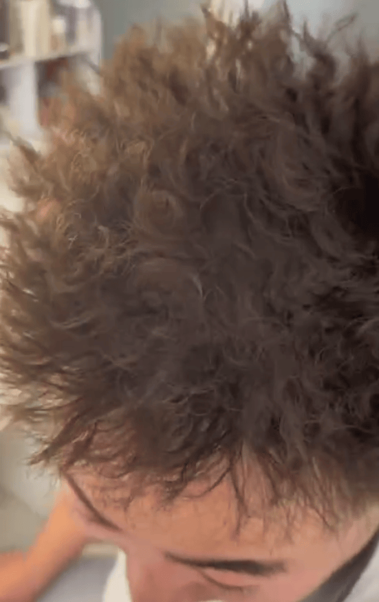 山东一女子花二三十元网购材料给全家锡纸烫:儿子一头锡纸哭着说“变恐龙了”