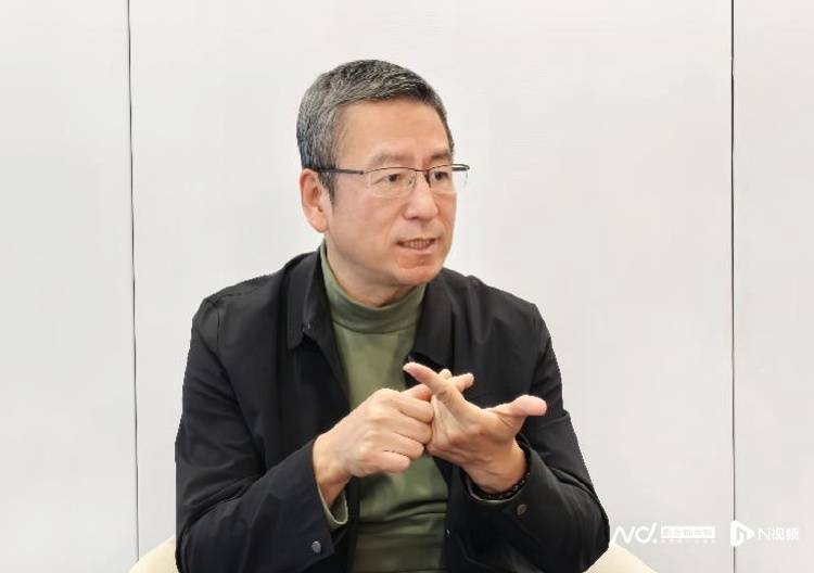 白岩松呼吁提高年轻人个税起征点,保障灵活就业者社保不断线