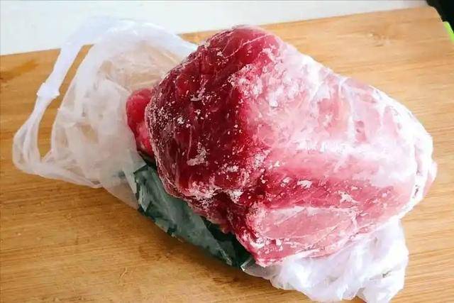 长期吃久冻的肉危害大?冰箱里的肉冻多久就不能吃了?医生说清楚