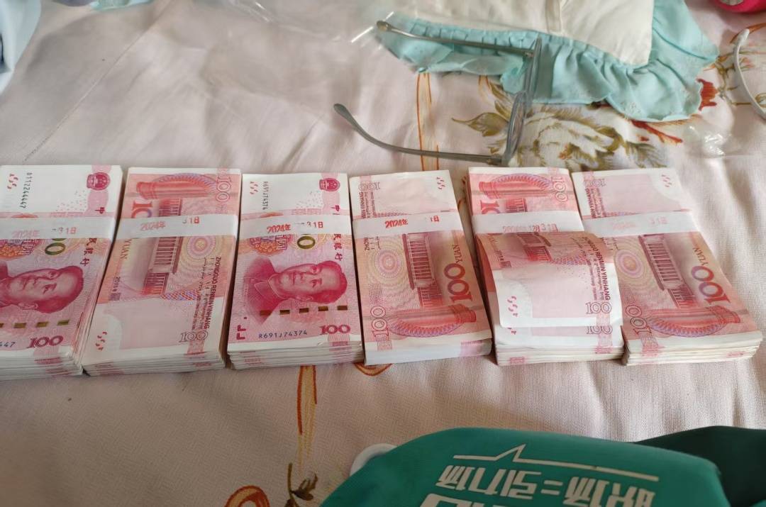 上海阿姨掏空8万元,还向女儿借15万元!竟有人上门拿现金→