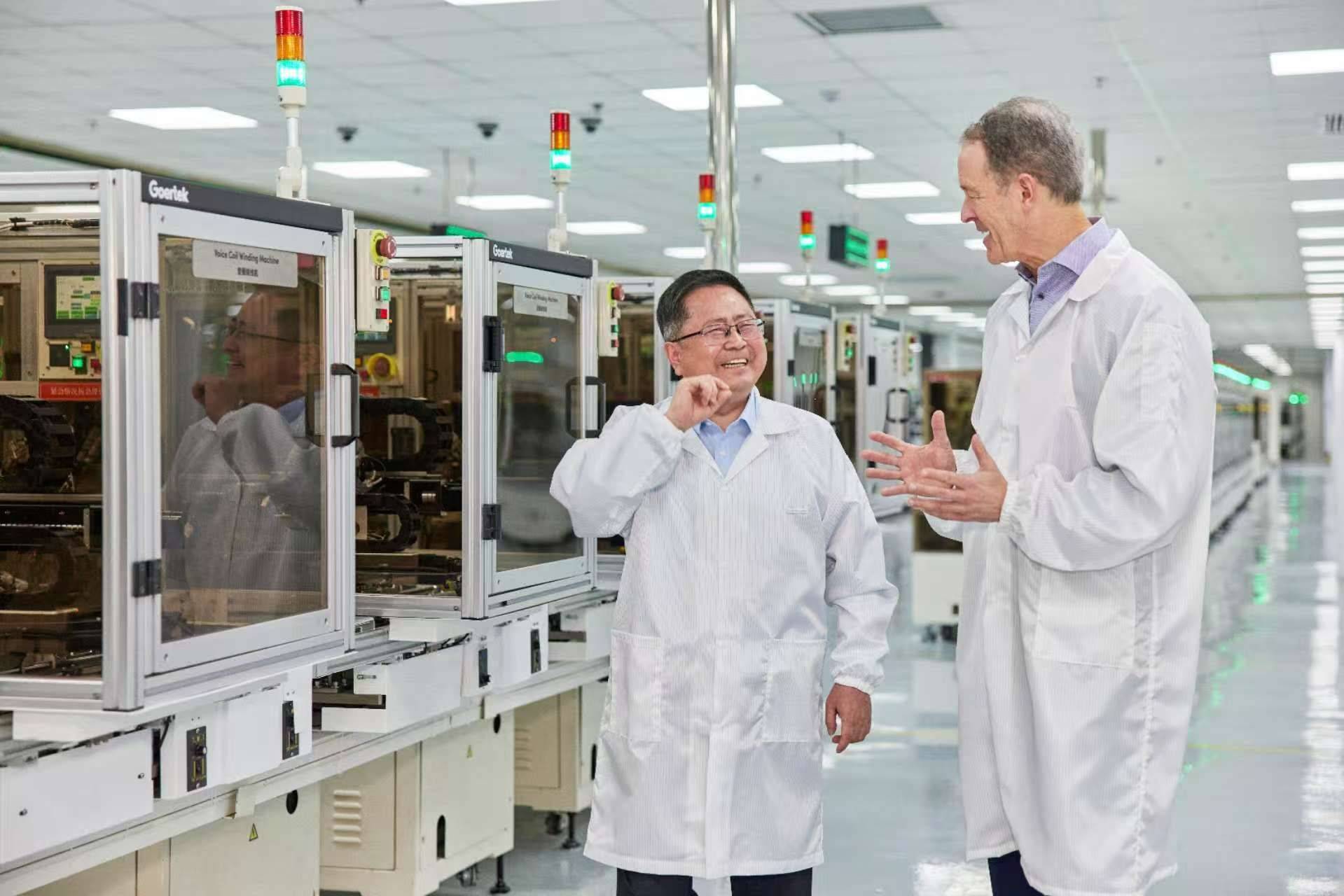 苹果首席运营官见证中国制造：歌尔与立讯精密的绿色与智能之路