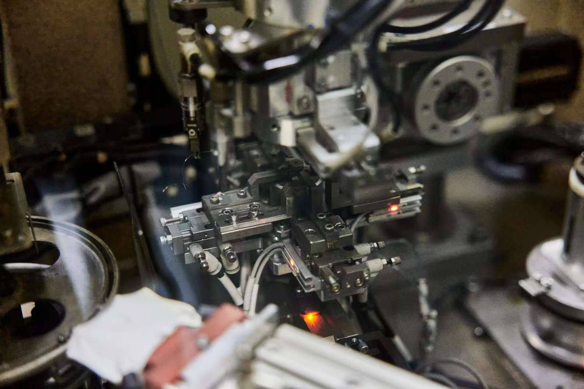 苹果首席运营官见证中国制造:歌尔与立讯精密的绿色与智能之路