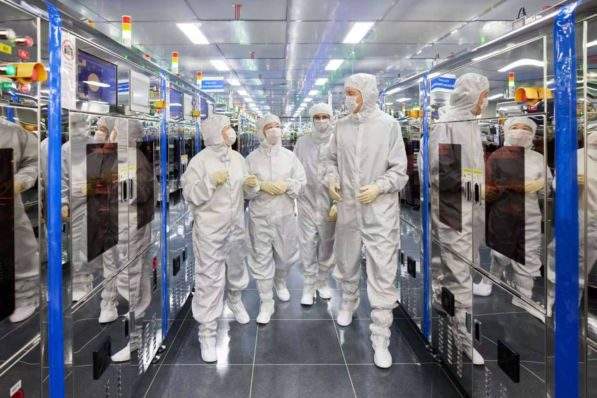 苹果首席运营官见证中国制造:歌尔与立讯精密的绿色与智能之路