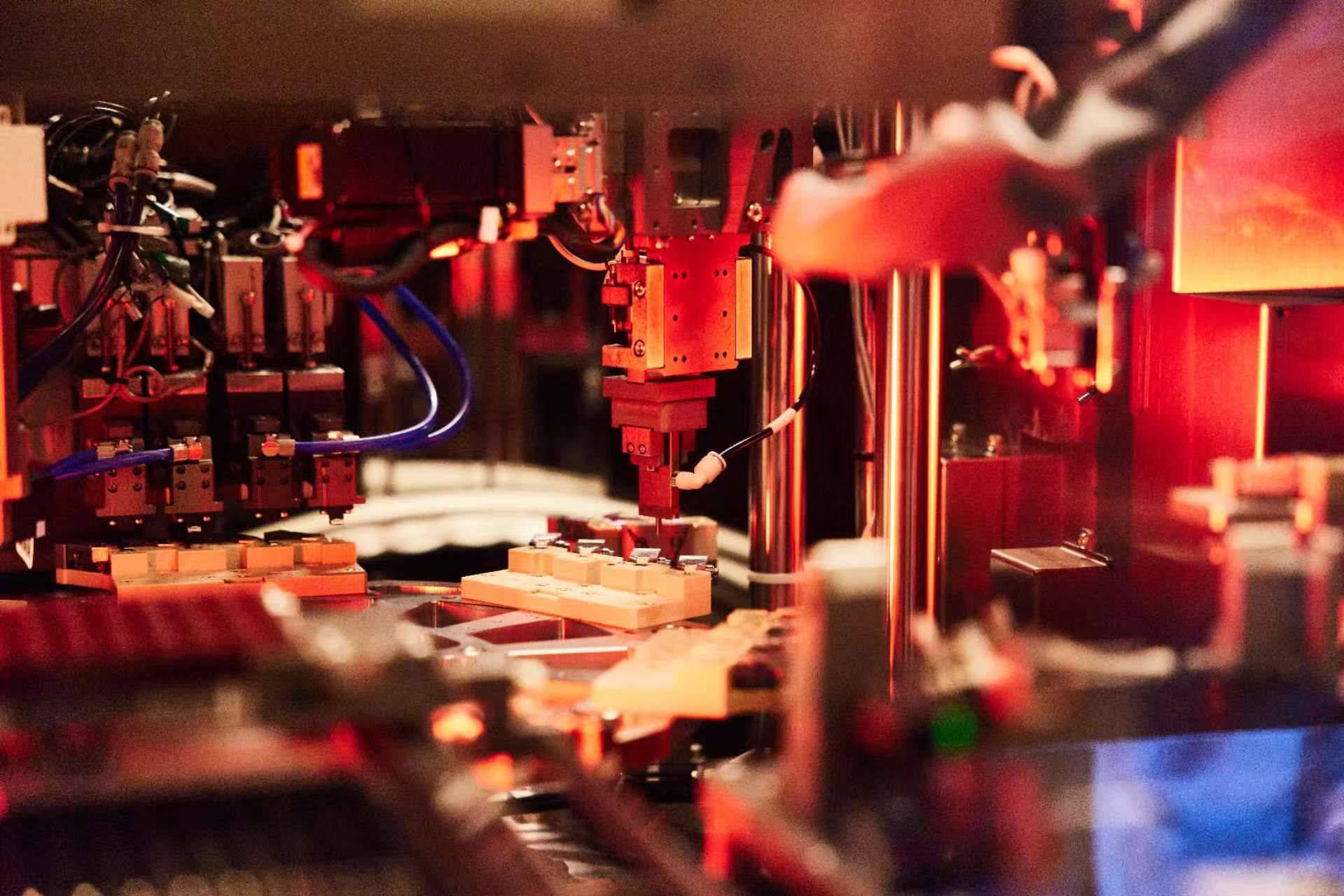 苹果首席运营官见证中国制造:歌尔与立讯精密的绿色与智能之路