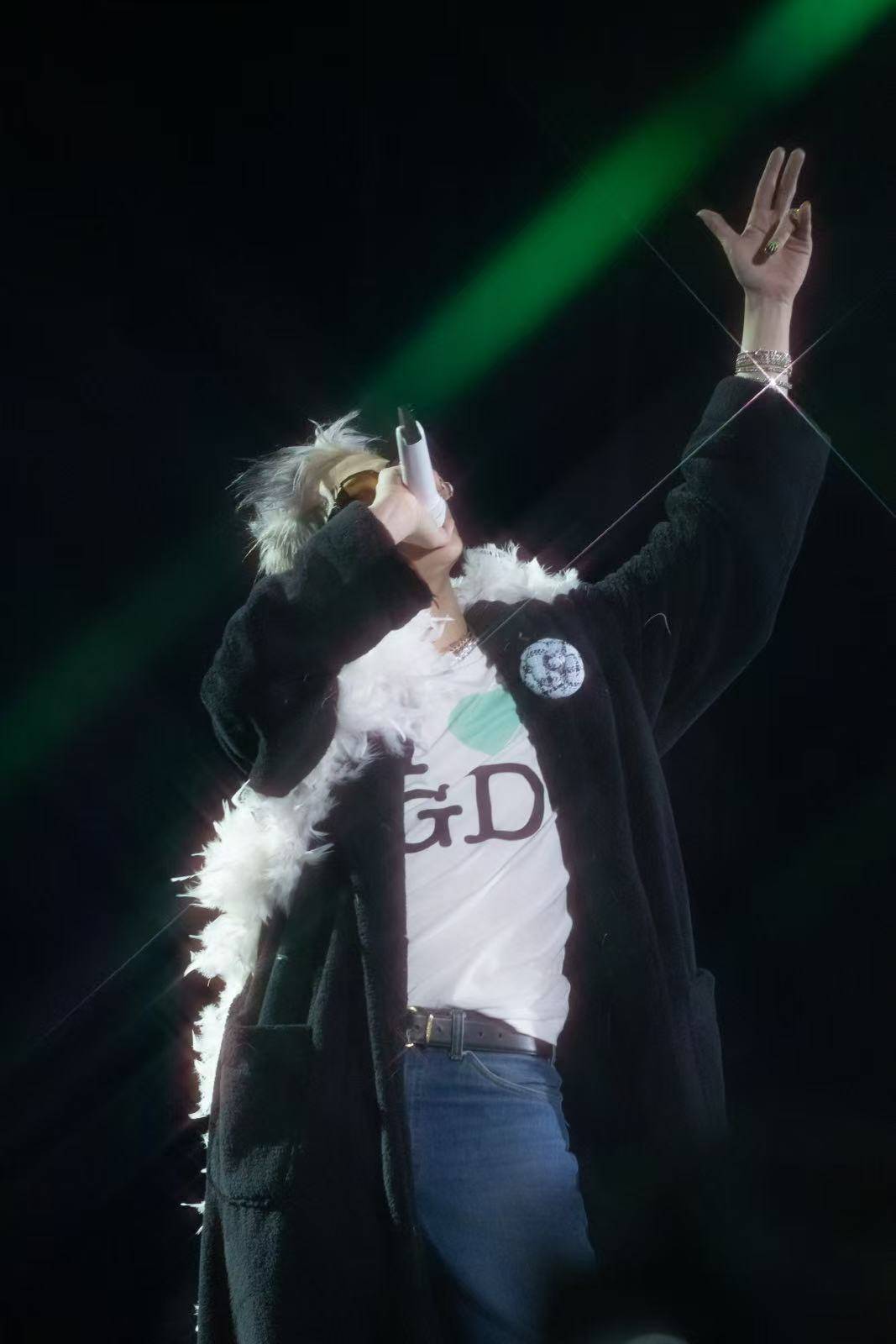 权志龙世界巡演首站落幕 时隔八年再开个人演唱会