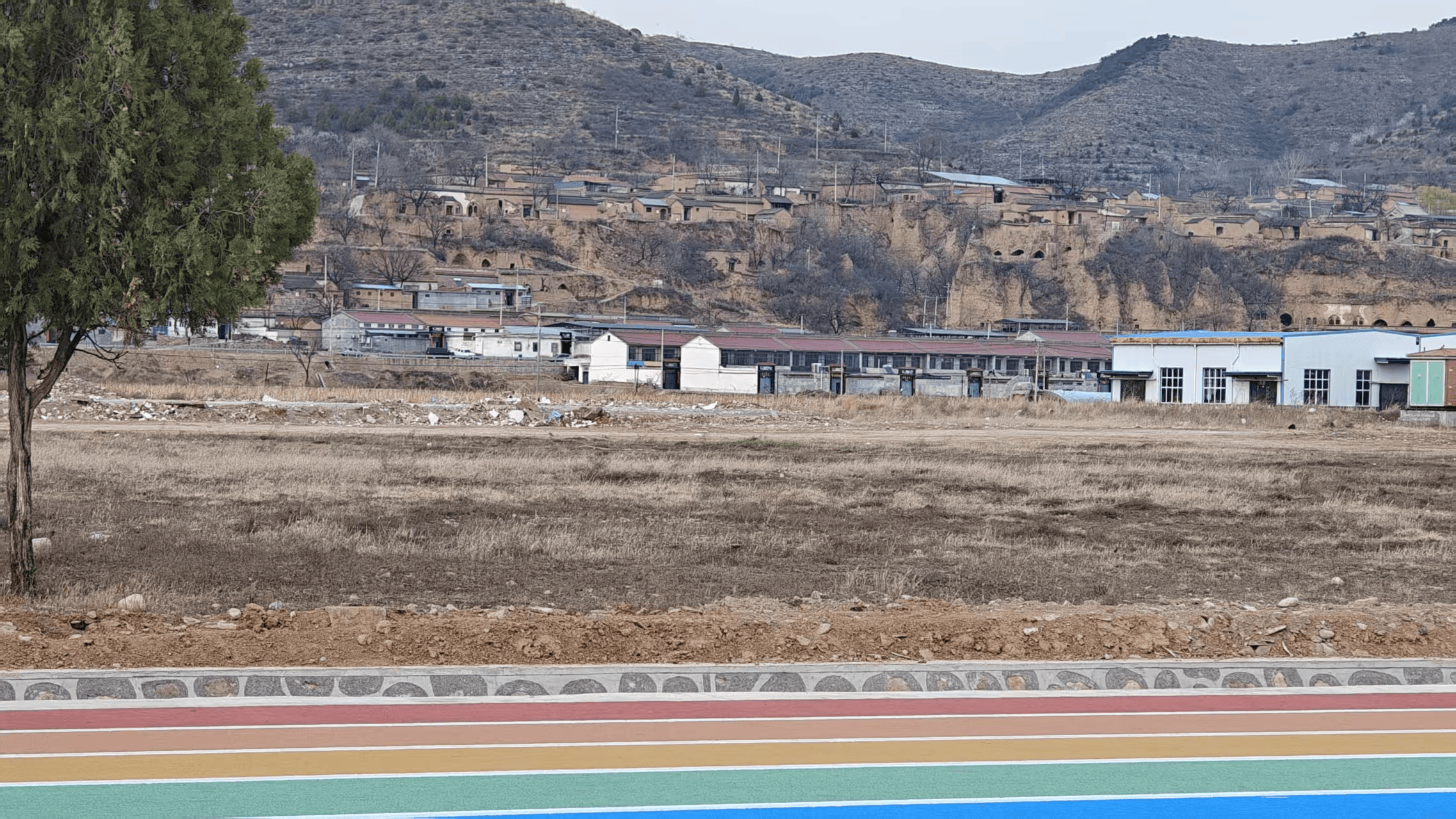 人民日报曝光 | 项目烂尾 山西黎城县数百亩耕地撂荒多年