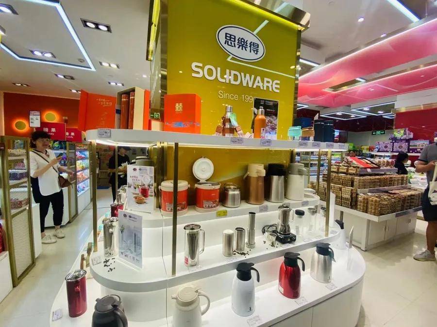 “1800元的出口商品219元拿下”！上海人假期疯狂“捡漏”，这里外贸好东西都卖爆了，新品还将接力上市