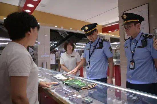 网红怼“胖东来玉石获百倍暴利”，河南许昌官方：平均毛利不超20%