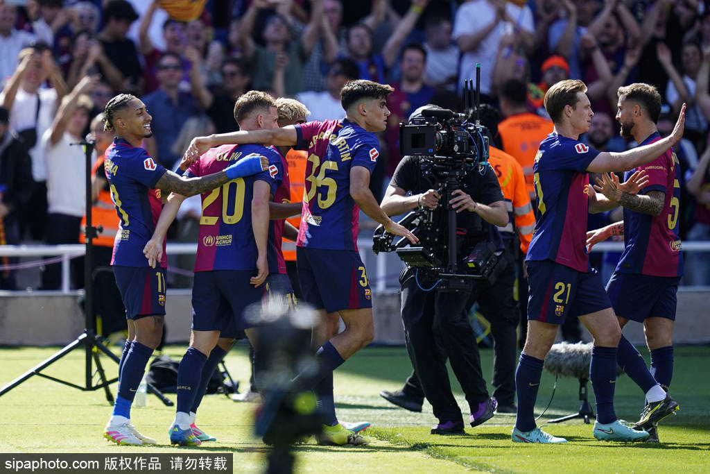 赛季四杀!西甲-姆巴佩戴帽拉菲2球 巴萨4-3皇马7分领跑