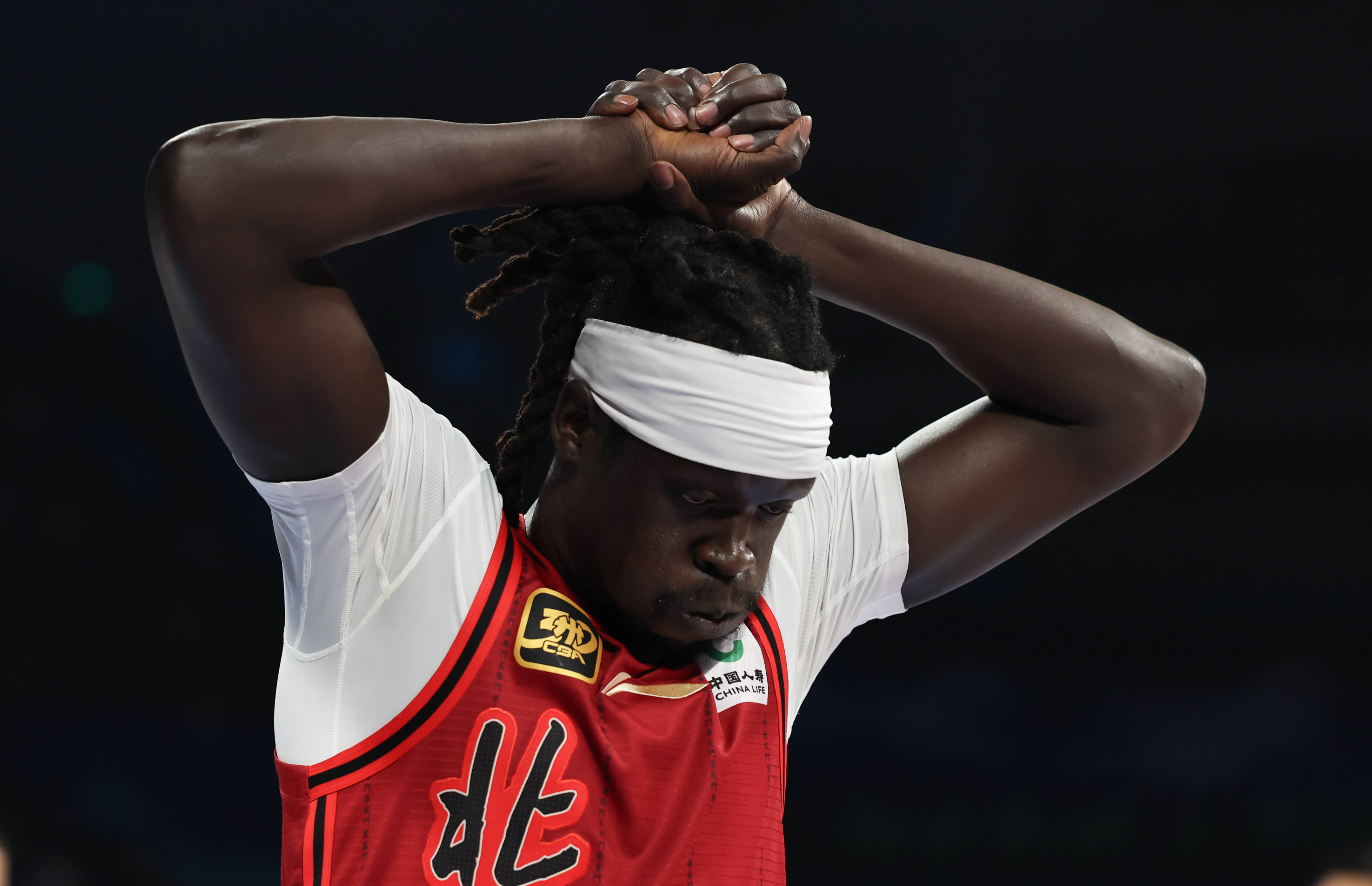 奥莫特:刘传兴全场都在做脏动作 CBA应保护曾凡博