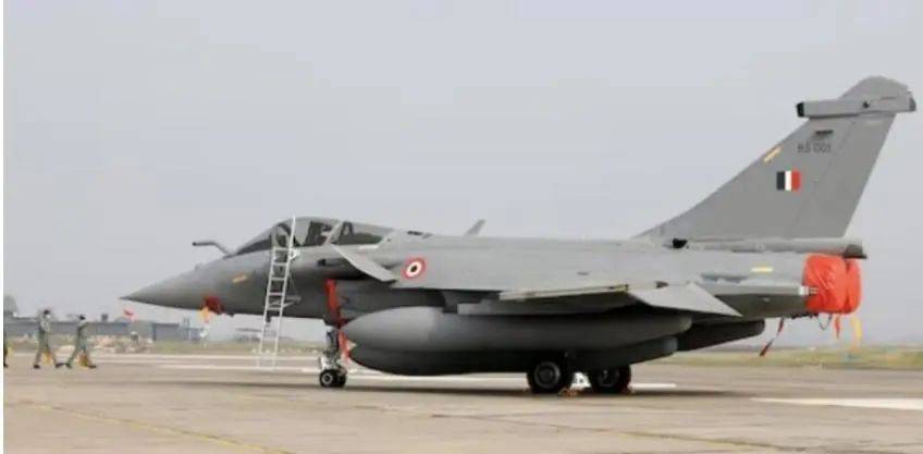 印度想炸毁歼10C,24小时内,巴铁发起雷霆反击,新德里发生爆炸