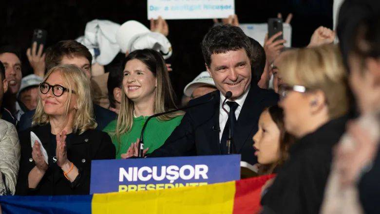 两届国际奥数金牌满分得主，当选罗马尼亚总统