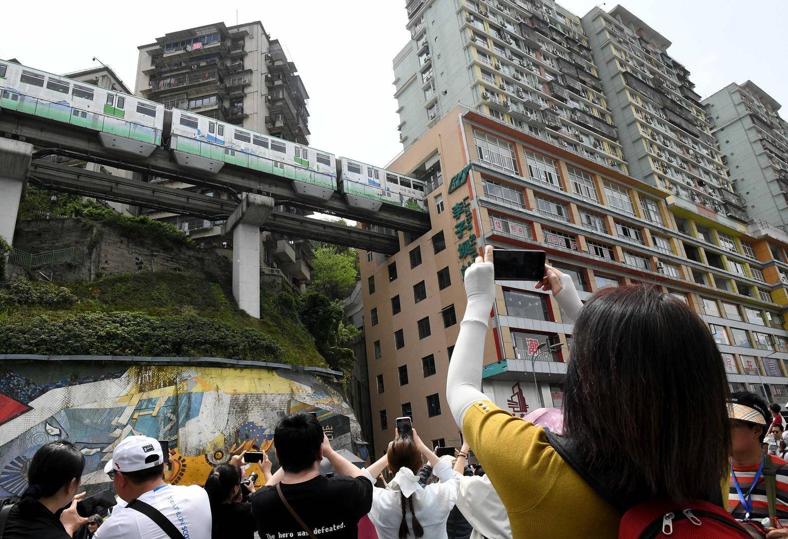 重庆城市轨道交通拟听证调价：公布两套票价方案，正广泛征求社会意见建议