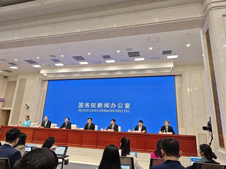 海南自贸港12月18日正式封关，85个国家人员可免签入境海南