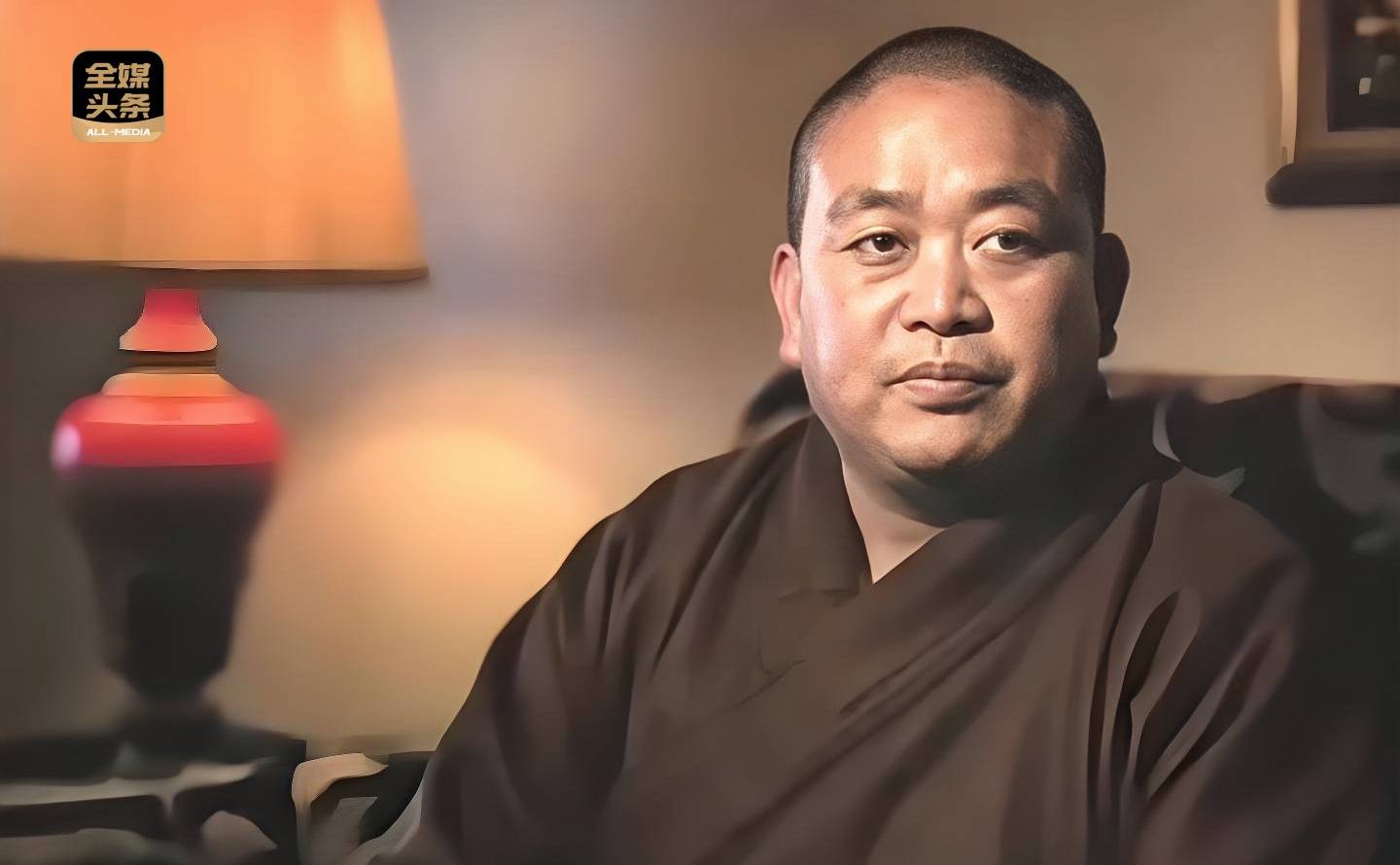 全媒头条丨金丝袈裟与铁镣铐：释永信的双面人生崩塌时刻