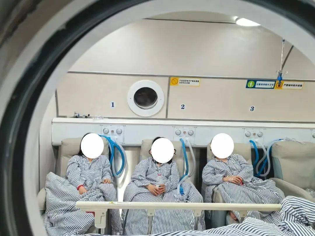 空调房里的一顿炭火烤鱼，将浙江3名女子送进医院