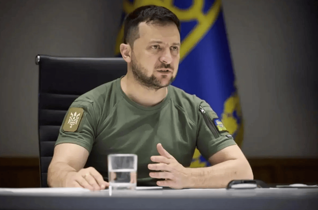 俄乌重大转折点来了?基辅内部抗议内讧之际,俄军渗透部队的伏击,正撕裂乌克兰东部最后的防线