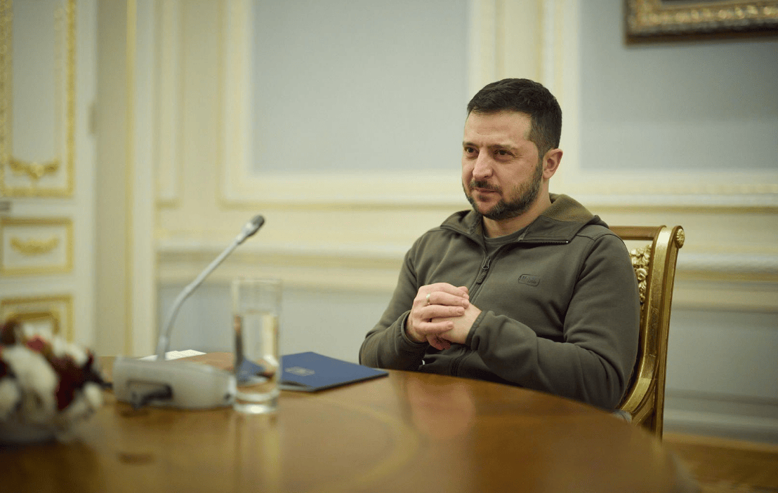 俄乌重大转折点来了?基辅内部抗议内讧之际,俄军渗透部队的伏击,正撕裂乌克兰东部最后的防线