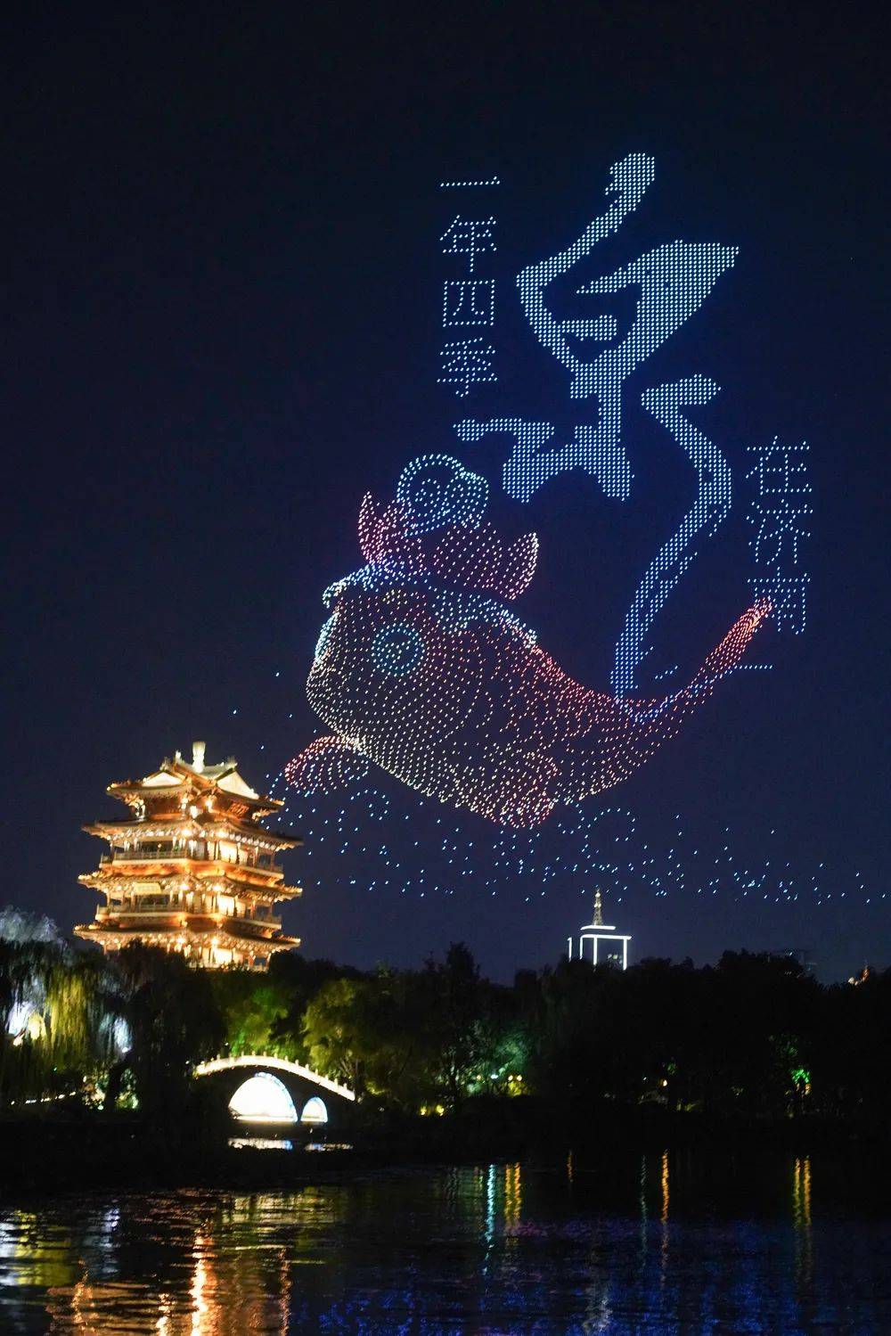 济南8000余台出租车同亮顶灯，为TA“打call”