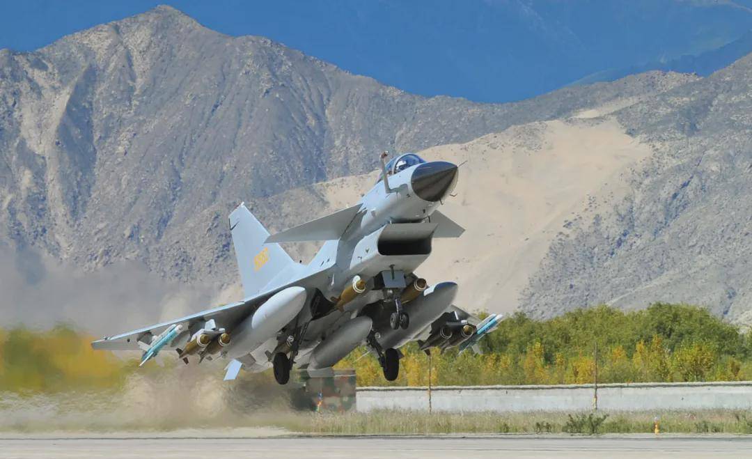 首度公开!歼-9开创先河