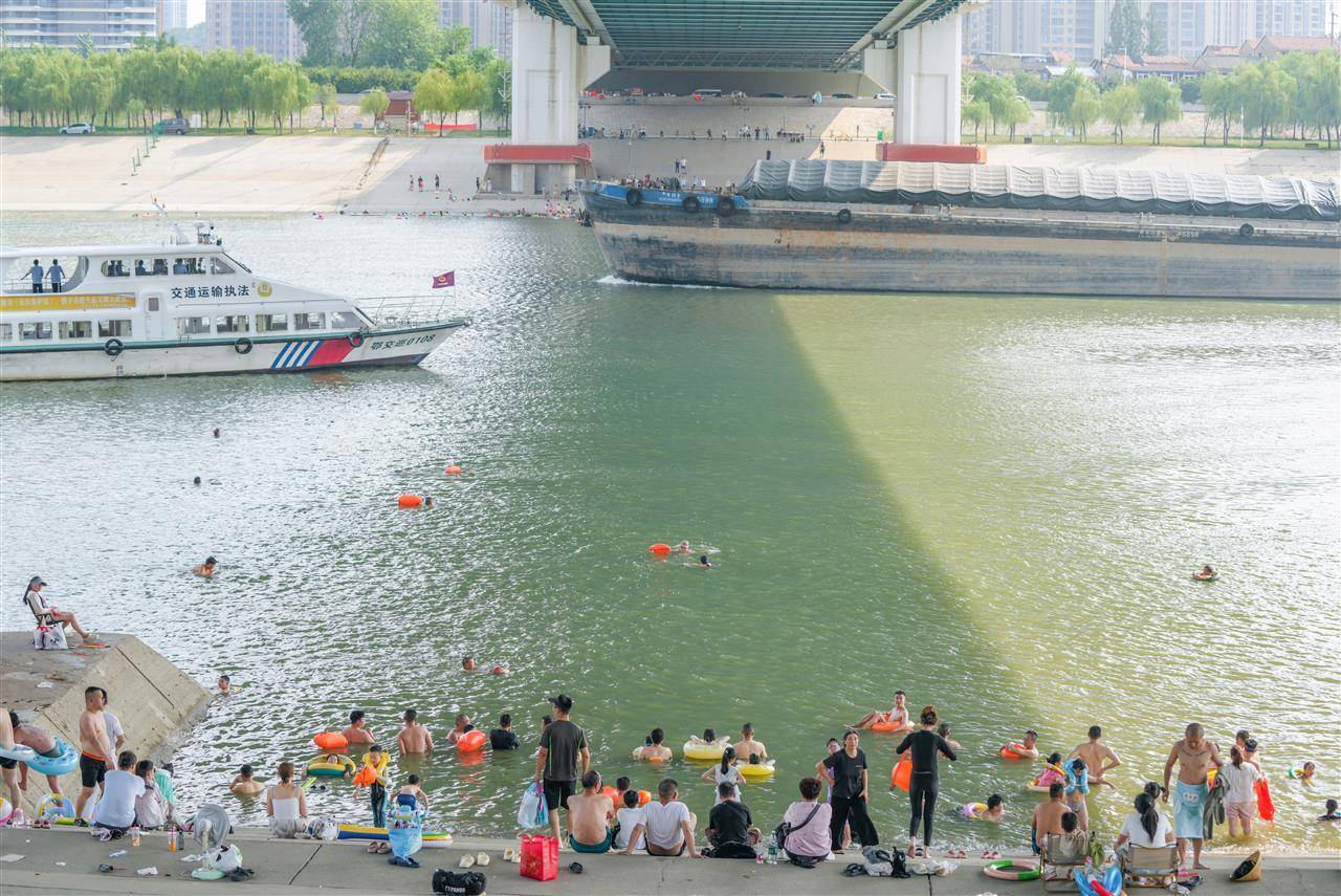 武汉多部门联合行动并提醒市民:远离两江通航水域,莫让消暑变险情