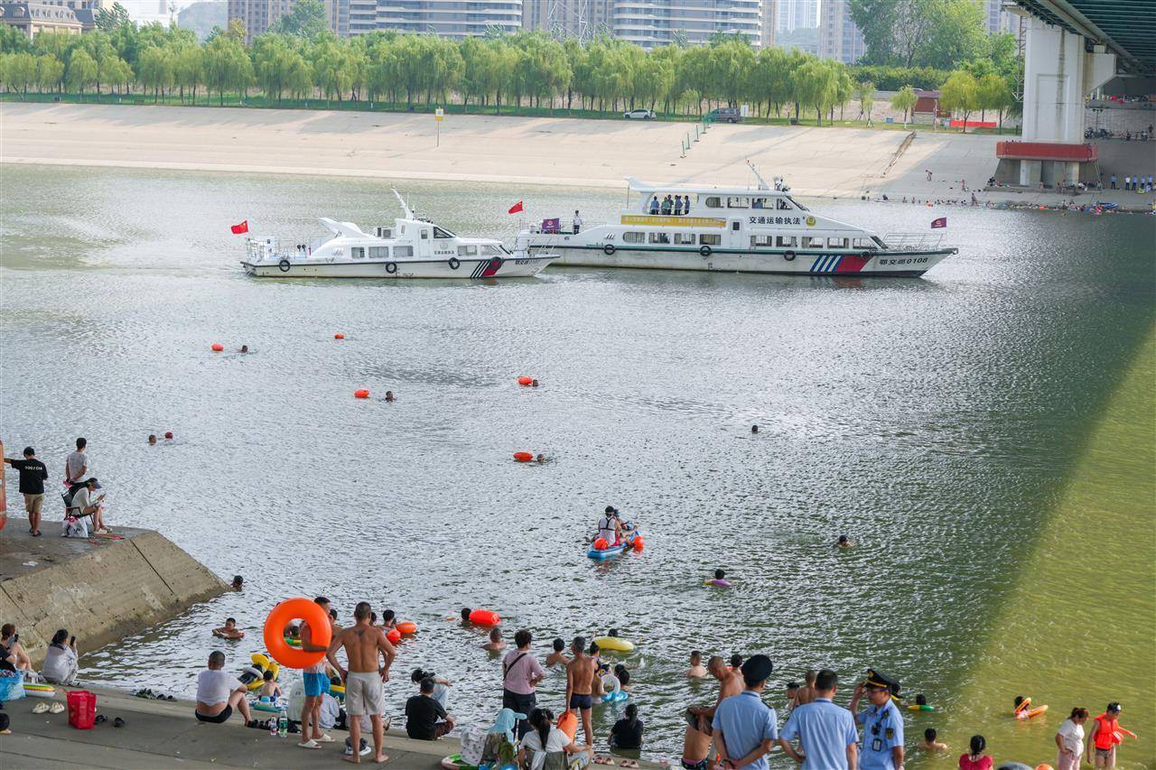 武汉多部门联合行动并提醒市民:远离两江通航水域,莫让消暑变险情