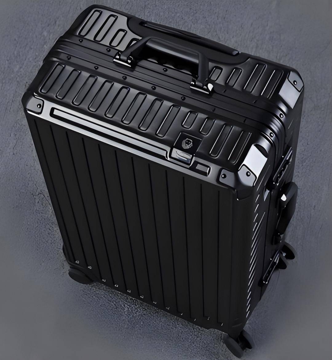 姑娘坐高铁行李箱被人拿走,里面有价值10万元的黄金珠宝!民警通过贴纸上的“LT4302”找到