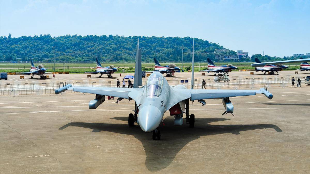 不惜代价的成果!美媒:歼-15DT完全摆脱束缚,悄然超越EA-18G?