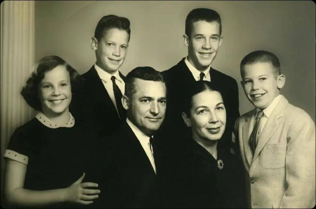 身家千亿美元的沃尔玛小公主:不上班,不生娃,只烧钱