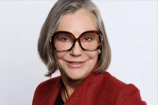 身家千亿美元的沃尔玛小公主:不上班,不生娃,只烧钱