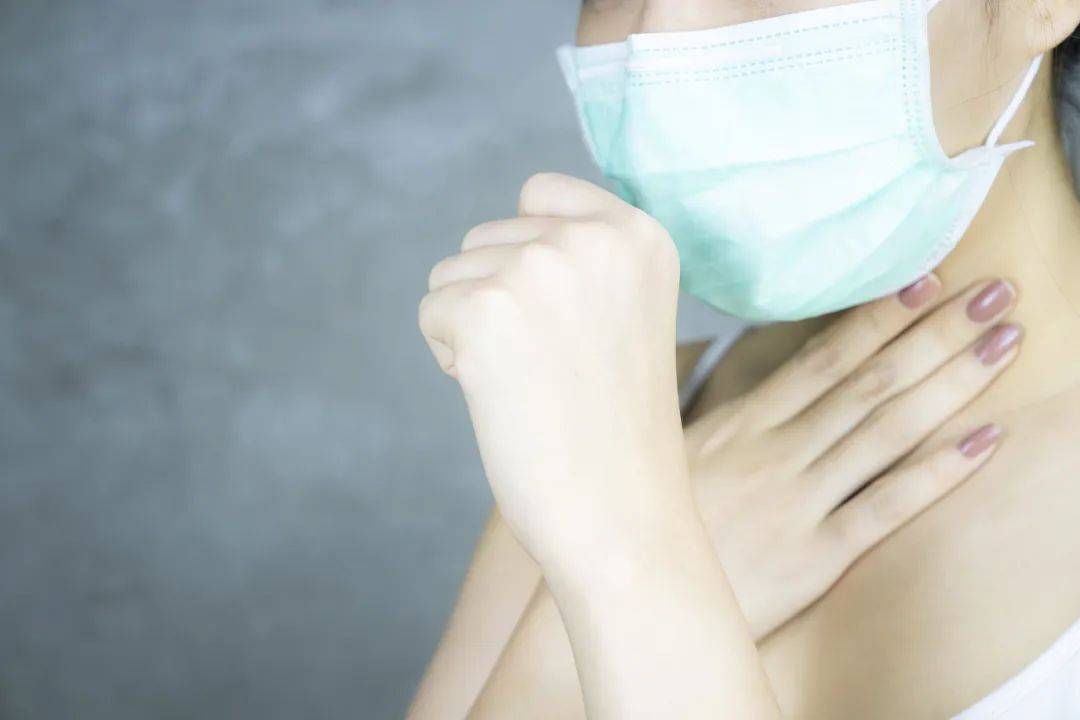 家里一旦出现这种小黑点,身体多个部位要遭殃!快看看你家有没有