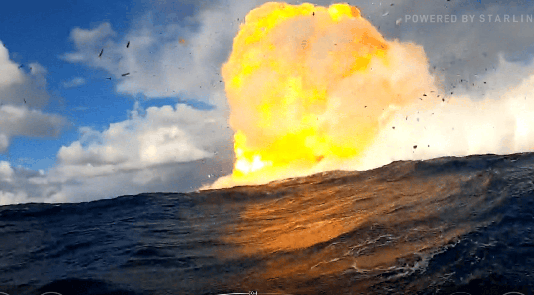 这次没有空中爆炸！1个小时飞越半个地球，马斯克星舰终于成功了，现场欢呼声、鼓掌声响成一片