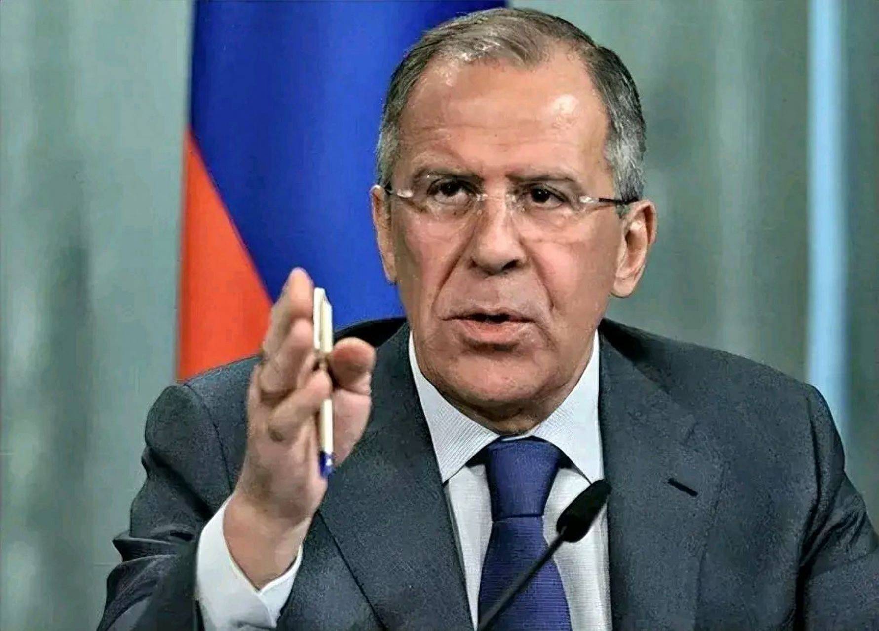 泽连斯基还没给脸就不要脸，我主张派遣部队到乌克兰维和