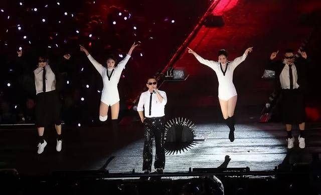 知名男歌手被警方调查,曾靠一首歌红遍全球