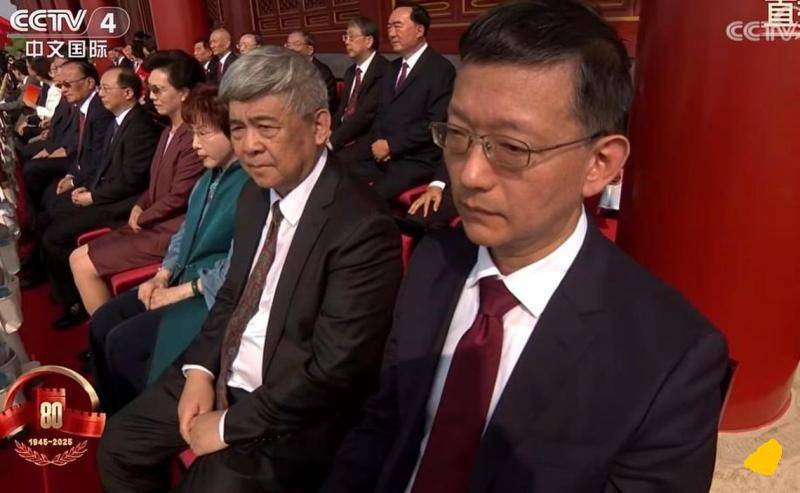 洪秀柱亮相北京，特殊站位有说法，不惧台当局威胁，民进党气急败坏！