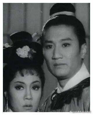 考古|89岁谢贤现身依旧时髦!与小49岁女友分手后开搞事业,疑已交代后事的他太潇洒