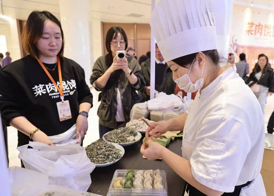 沪上著名演员集体现身！全员哽咽全场动容，有人不惜为它抵押房产！面世在即，最新剧透