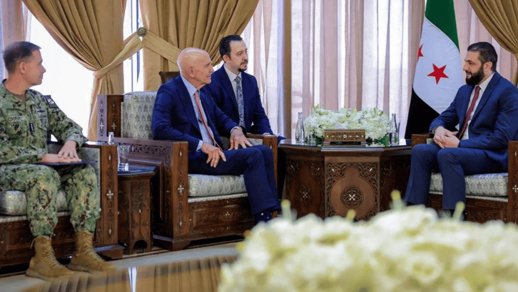 朱拉尼送特朗普见面礼,邀请美军进驻叙利亚,不想普京一家独大,叙利亚能否左右逢源?